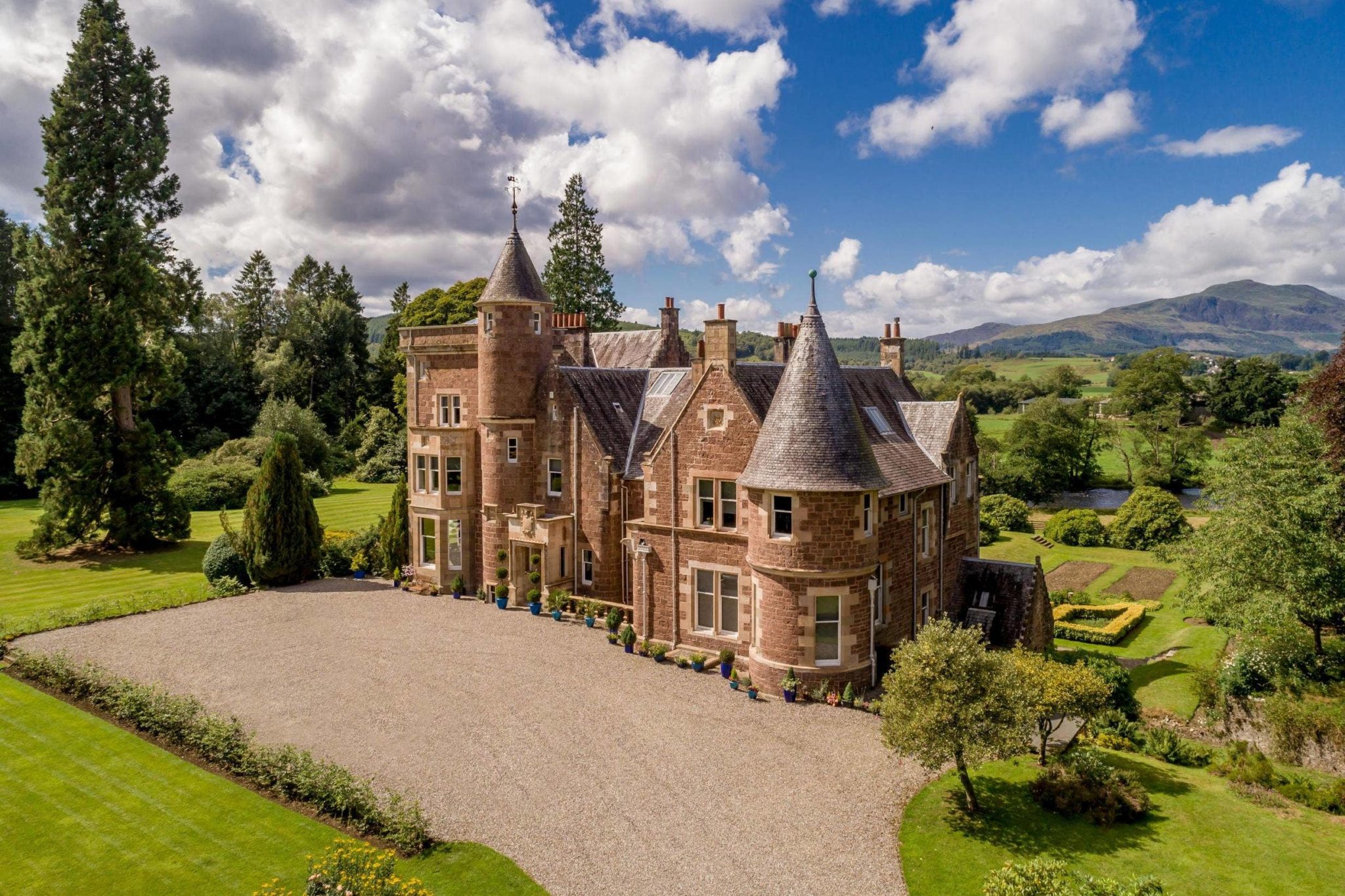 Why You Should Book a Castle for Your Family Reunion We Love Castles